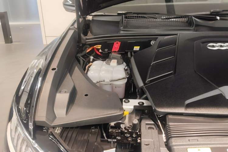 Used Audi Q8  Engine Bay Right