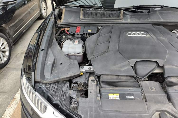 Used Audi Q8 2022 55 TFSI Luxury Dynamic Edition Engine Bay Right