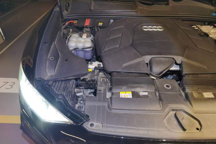 Used Audi Q8 2022 55 TFSI Snow Sports Edition Engine Bay Right