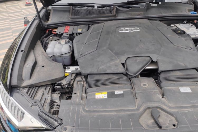 Used Audi Q8 2022 55 TFSI Luxury Dynamic Edition Engine Bay Right