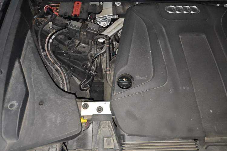 Used Audi Q8 2022 45 TFSI Luxury Dynamic Model Engine Bay Right