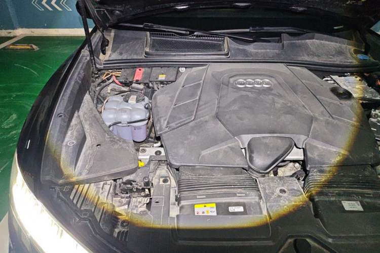 Used Audi Q8 2022 55 TFSI Luxury Dynamic Edition Engine Bay Right