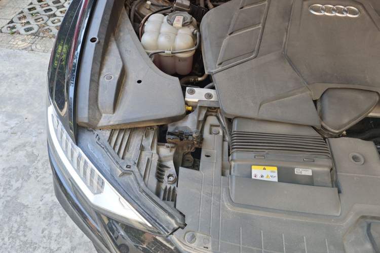 Used Audi Q8 2022 55 TFSI Luxury Dynamic Edition Engine Bay Right