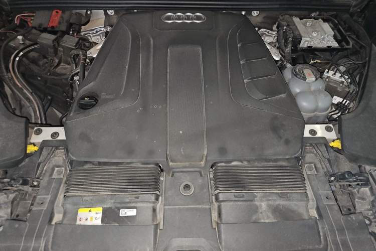 Used Audi Q8 2022 45 TFSI Luxury Dynamic Model Engine Bay