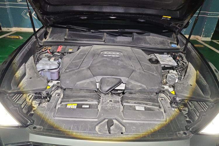 Used Audi Q8 2022 55 TFSI Luxury Dynamic Edition Engine Bay