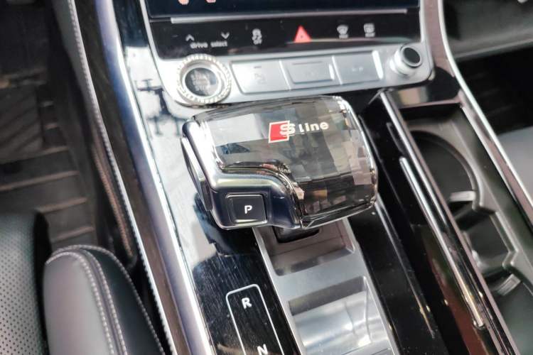 Used Audi Q8 2022 55 TFSI Prestige Dynamic Edition Gear Lever