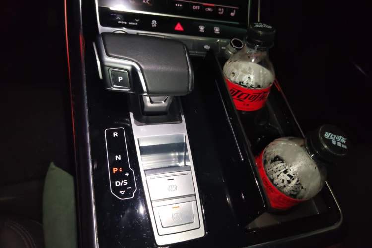 Used Audi Q8 2022 55 TFSI Luxury Dynamic Edition Gear Lever