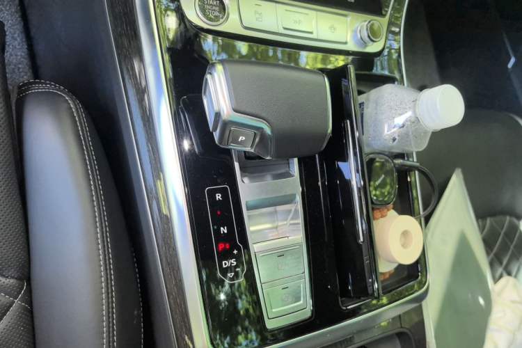 Used Audi Q8 2022 55 TFSI Prestige Dynamic Edition Gear Lever