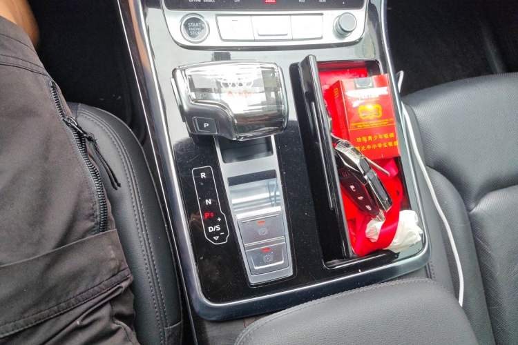 Used Audi Q8 2022 55 TFSI Luxury Dynamic Edition Gear Lever