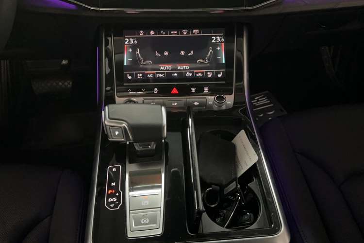 Used Audi Q8 2022 55 TFSI Luxury Dynamic Edition Gear Lever