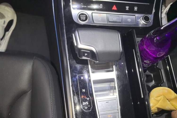 Used Audi Q8 2022 55 TFSI Luxury Dynamic Edition Gear Lever