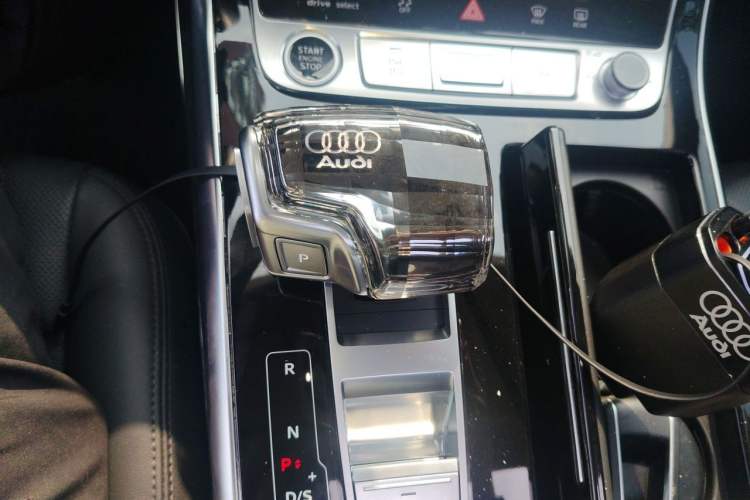 Used Audi Q8 2022 55 TFSI Luxury Dynamic Edition Gear Lever