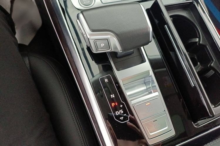 Used Audi Q8 2022 55 TFSI Luxury Dynamic Edition Gear Lever