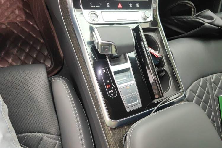 Used Audi Q8 2022 55 TFSI Prestige Dynamic Edition Gear Lever