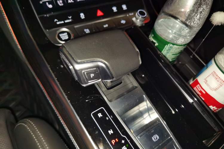 Used Audi Q8 2022 55 TFSI Snow Sports Edition Gear Lever