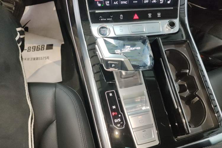 Used Audi Q8 2022 55 TFSI Luxury Dynamic Edition Gear Lever