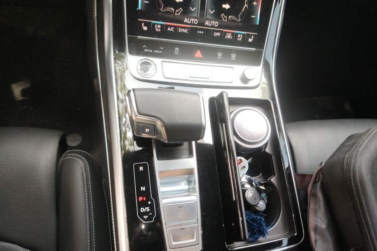 Used Audi Q8 2022 55 TFSI Snow Sports Edition Gear Lever