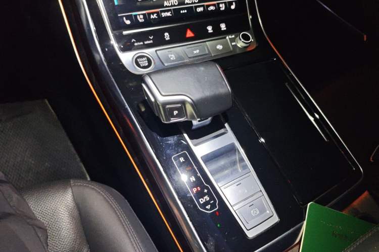 Used Audi Q8 2022 55 TFSI Luxury Dynamic Edition Gear Lever