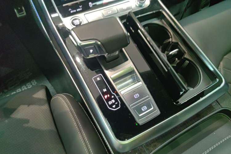 Used Audi Q8 2022 55 TFSI Snow Sports Edition Gear Lever