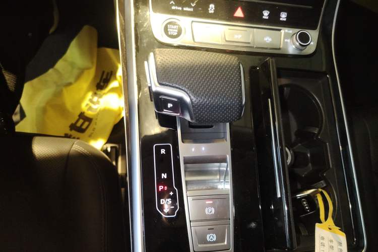 Used Audi Q8 2022 55 TFSI Luxury Dynamic Edition Gear Lever