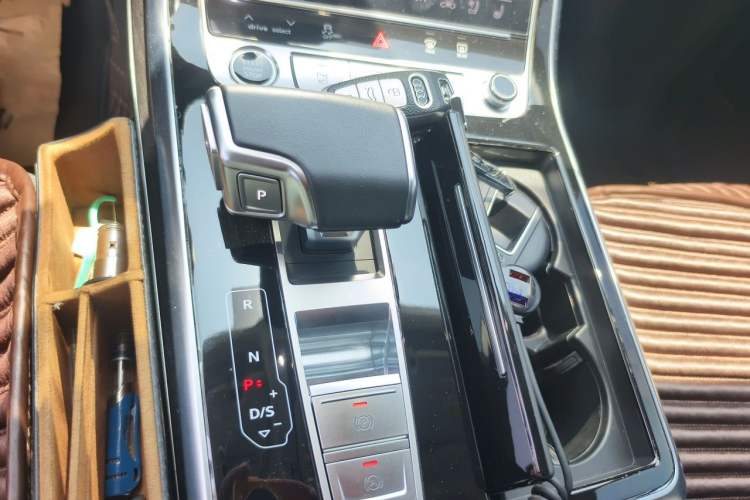 Used Audi Q8 2022 55 TFSI Luxury Dynamic Edition Gear Lever