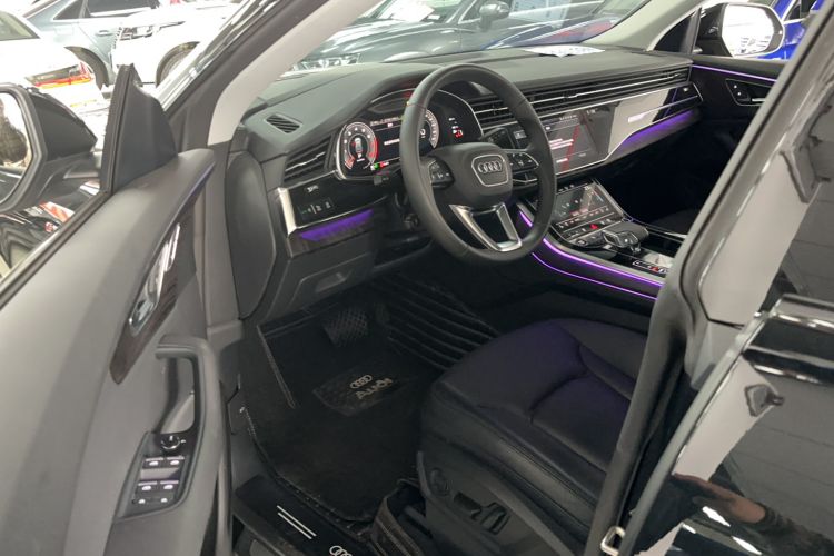 Used Audi Q8 2022 55 TFSI Luxury Dynamic Edition Interior 2