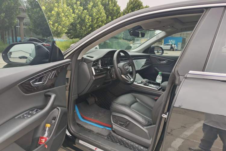 Used Audi Q8 2022 55 TFSI Luxury Dynamic Edition Interior 2