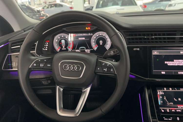 Used Audi Q8 2022 55 TFSI Luxury Dynamic Edition Interior 3