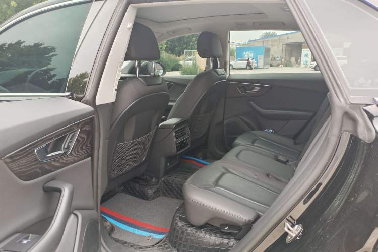 Used Audi Q8 2022 55 TFSI Luxury Dynamic Edition Interior 3