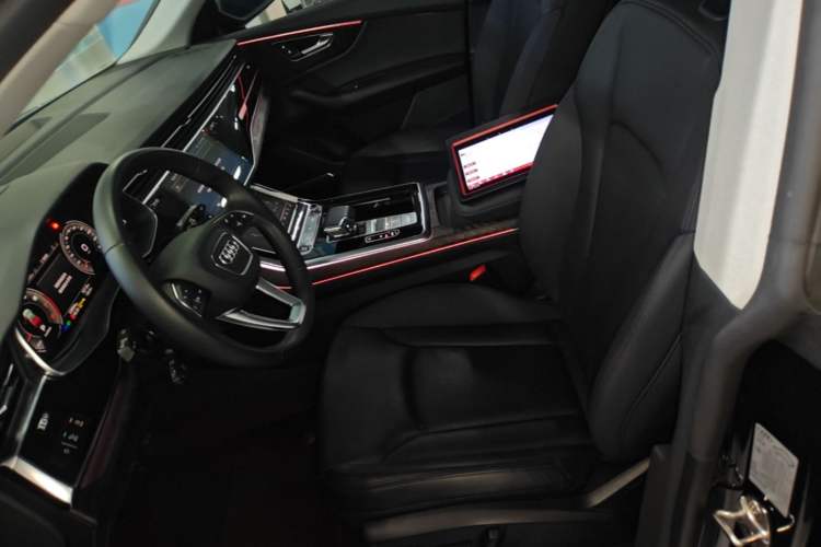 Used Audi Q8 2022 55 TFSI Luxury Dynamic Edition Left Front Seat