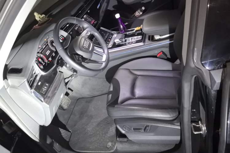 Used Audi Q8 2022 55 TFSI Luxury Dynamic Edition Left Front Seat