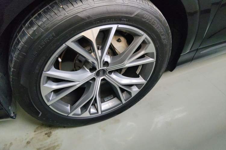 Used Audi Q8 2022 55 TFSI Luxury Dynamic Edition Left Front Wheel Hub