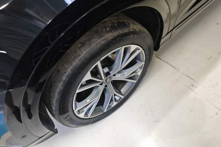Used Audi Q8 2022 55 TFSI Luxury Dynamic Edition Left Front Wheel Hub