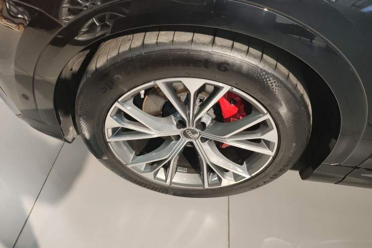 Used Audi Q8 2022 55 TFSI Luxury Dynamic Edition Left Front Wheel Hub