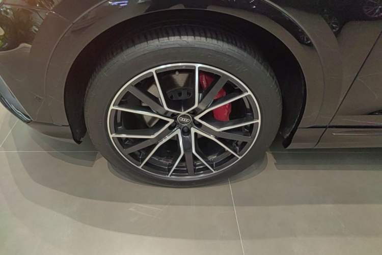 Used Audi Q8 2022 55 TFSI Snow Sports Edition Left Front Wheel Hub
