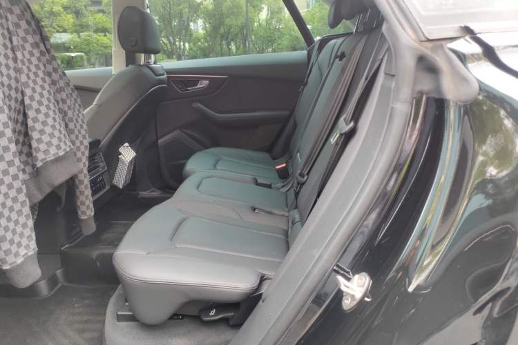 Used Audi Q8 2022 55 TFSI Luxury Dynamic Edition Left Rear Seat