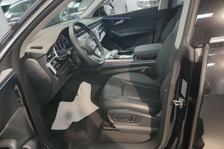 Used Audi Q8 2022 55 TFSI Luxury Dynamic Edition Left Rear Seat
