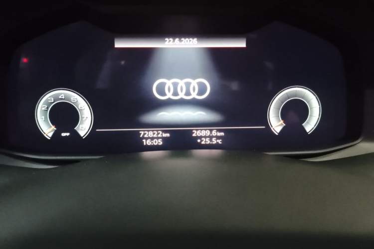Used Audi Q8 2022 55 TFSI Luxury Dynamic Edition Odometer Close Up