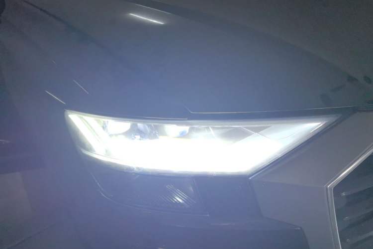 Used Audi Q8 2022 55 TFSI Luxury Dynamic Edition Right Front Headlight