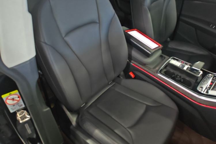 Used Audi Q8 2022 55 TFSI Luxury Dynamic Edition Right Front Seat