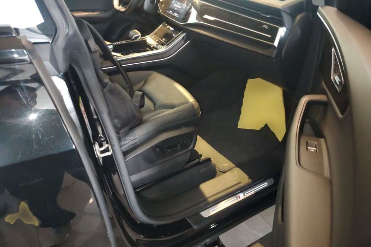 Used Audi Q8 2022 55 TFSI Luxury Dynamic Edition Right Front Seat