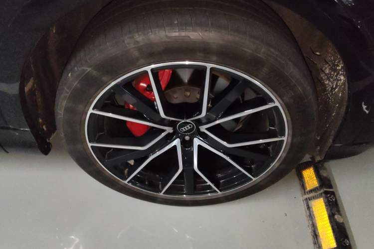 Used Audi Q8 2022 55 TFSI Prestige Dynamic Edition Right Front Wheel Hub
