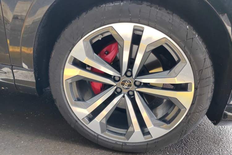 Used Audi Q8 2022 55 TFSI Prestige Dynamic Edition Right Front Wheel Hub