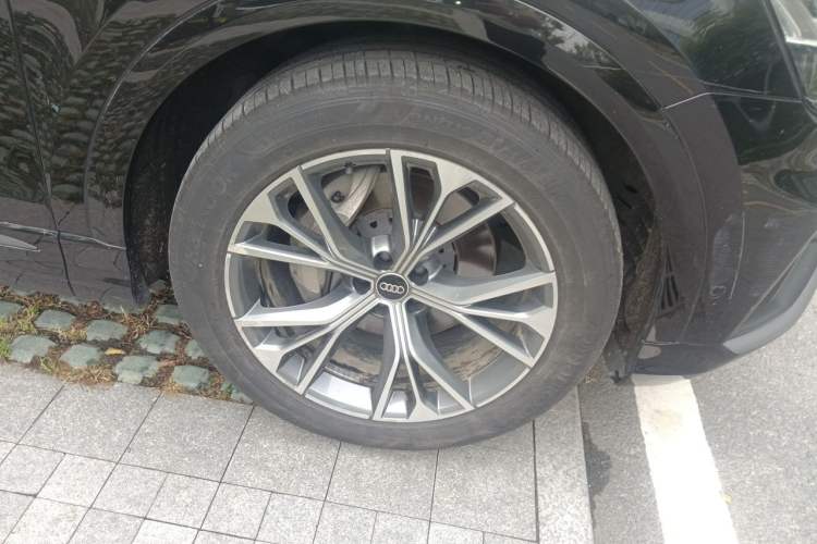 Used Audi Q8 2022 55 TFSI Luxury Dynamic Edition Right Front Wheel Hub