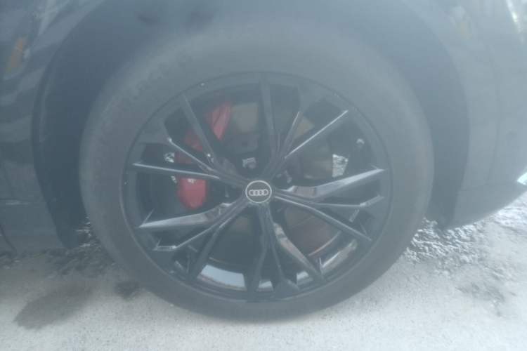 Used Audi Q8 2022 55 TFSI Luxury Dynamic Edition Right Front Wheel Hub