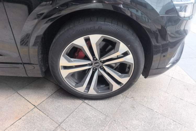 Used Audi Q8  Right Front Wheel Hub