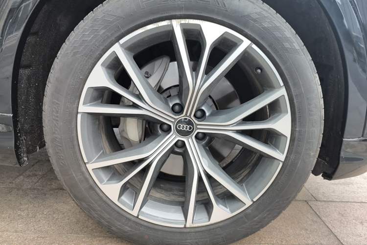 Used Audi Q8 2022 55 TFSI Luxury Dynamic Edition Right Front Wheel Hub