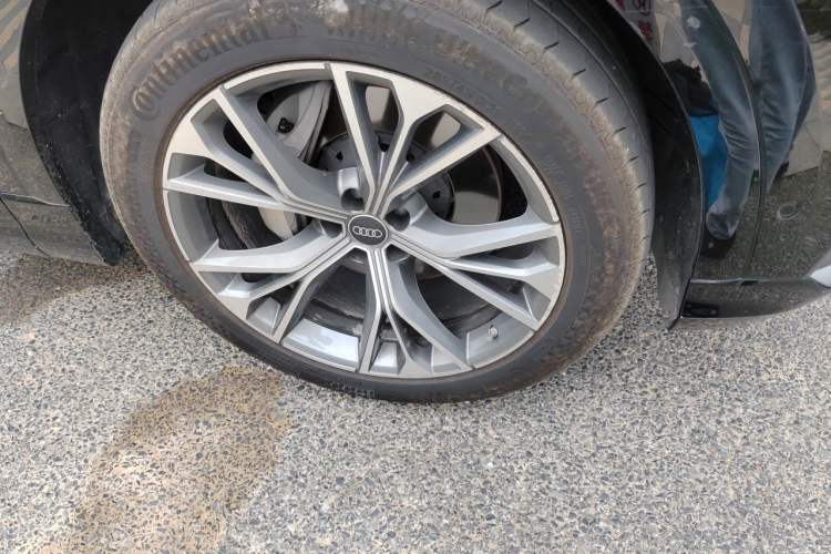 Used Audi Q8 2022 55 TFSI Luxury Dynamic Edition Right Front Wheel Hub