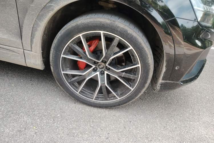 Used Audi Q8 2022 55 TFSI Snow Sports Edition Right Front Wheel Hub