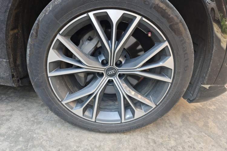 Used Audi Q8 2022 55 TFSI Luxury Dynamic Edition Right Front Wheel Hub